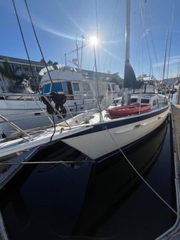 Irwin SLOOP-RIGGED-SAILING-YACHT image