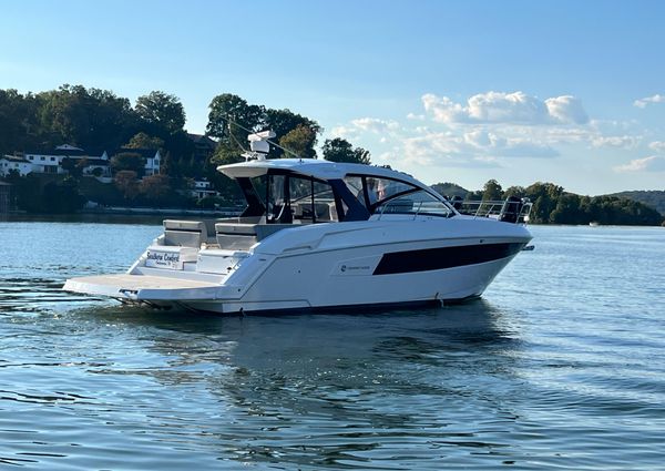 Cruisers Yachts 390 Express Coupe image