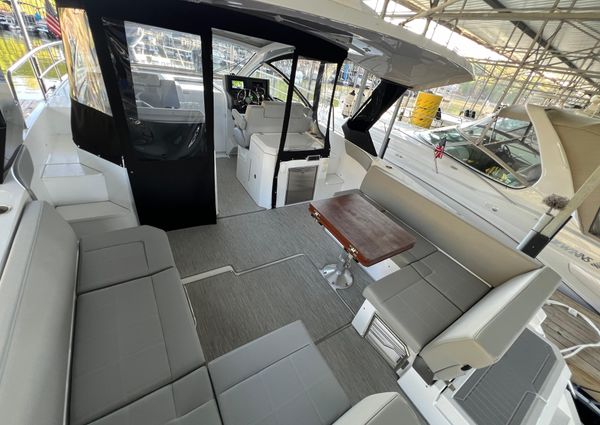 Cruisers Yachts 390 Express Coupe image