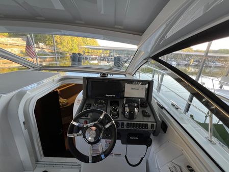 Cruisers Yachts 390 Express Coupe image