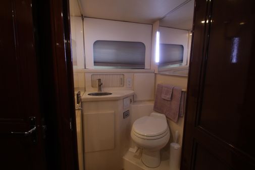 Carver AFT CABIN image