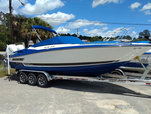Monterey 305 Sport Yacht - main image