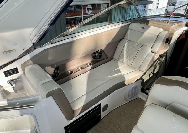 Regal 28 Express image