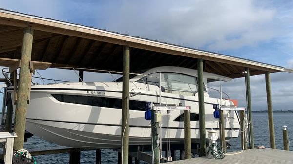 Sealine C390