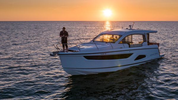 Sealine C390