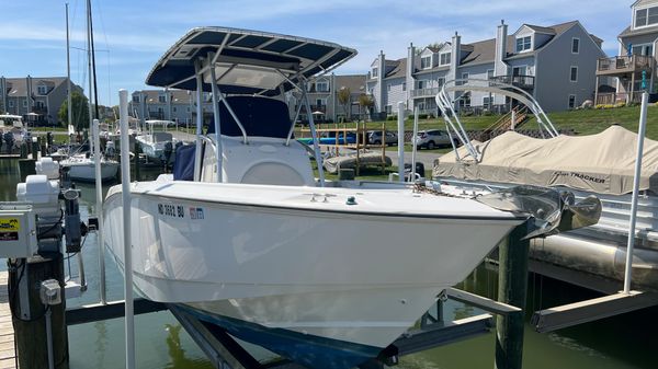 Boston Whaler 240 Outrage 