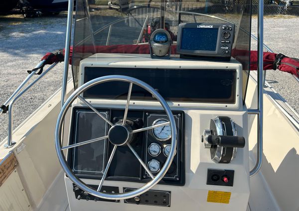 Boston-whaler 190-OUTRAGE image