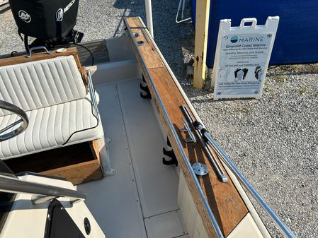 Boston-whaler 190-OUTRAGE image