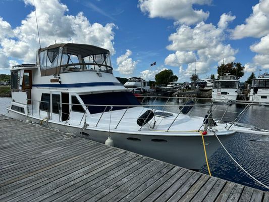 Marine Trader 47 Tradewinds Cockpit Motor Yacht - main image