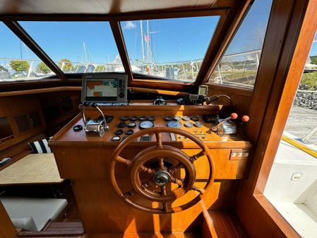 Marine Trader 47 Tradewinds Cockpit Motor Yacht image