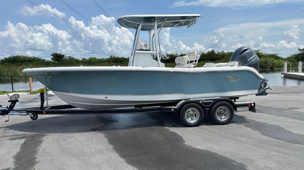 Sea Hunt Ultra 219 