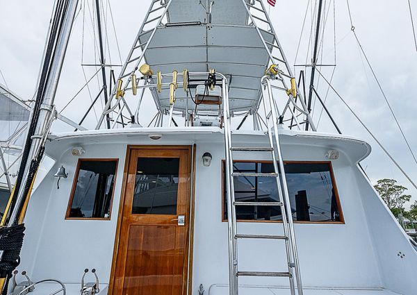 Hatteras Convertible image