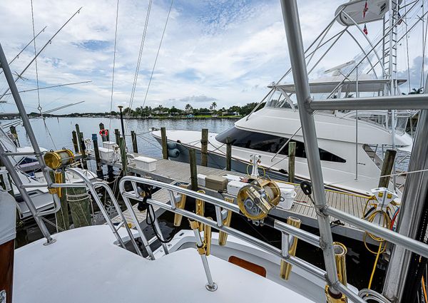 Hatteras Convertible image