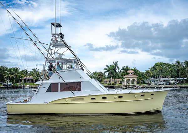 Hatteras Convertible image