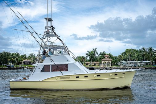 Hatteras Convertible image