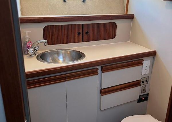 Carver 3207-AFT-CABIN image