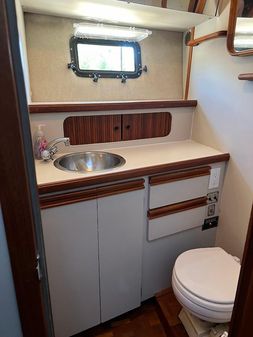 Carver 3207-AFT-CABIN image