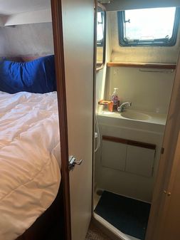 Carver 3207-AFT-CABIN image