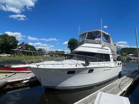 Carver 3207-AFT-CABIN image