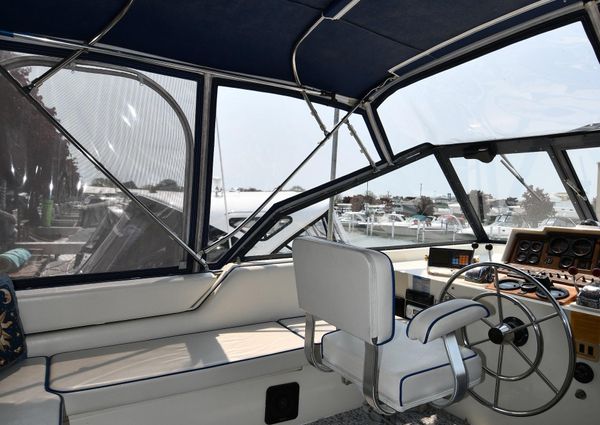 Trojan 36-TRI-CABIN image