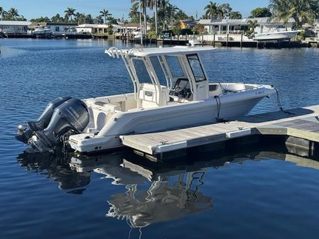 Robalo R272-CENTER-CONSOLE image