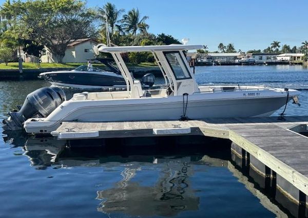 Robalo R272-CENTER-CONSOLE image