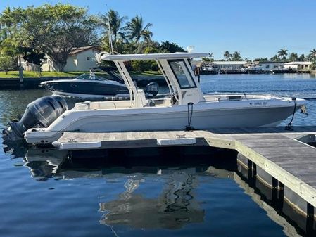 Robalo R272-CENTER-CONSOLE image