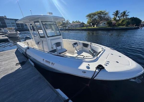 Robalo R272-CENTER-CONSOLE image