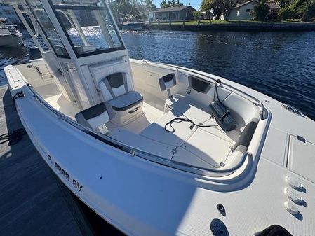 Robalo R272-CENTER-CONSOLE image