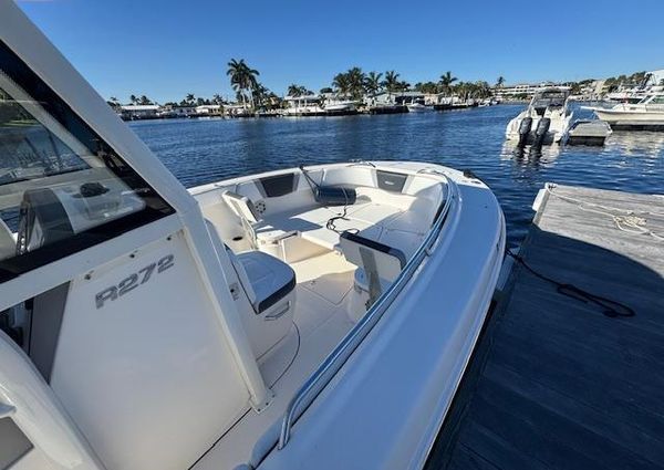 Robalo R272-CENTER-CONSOLE image