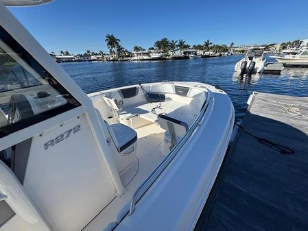 Robalo R272-CENTER-CONSOLE image