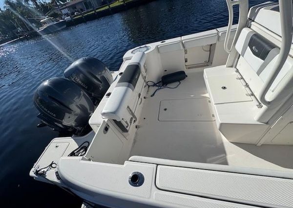 Robalo R272-CENTER-CONSOLE image