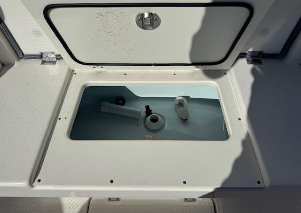 Robalo R272-CENTER-CONSOLE image