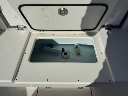 Robalo R272-CENTER-CONSOLE image