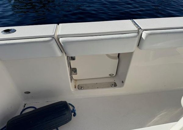 Robalo R272-CENTER-CONSOLE image