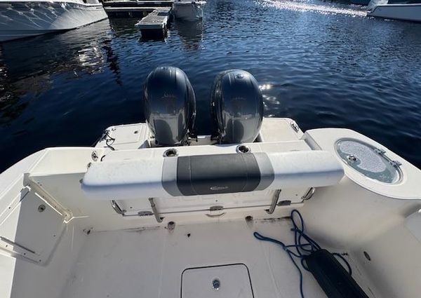 Robalo R272-CENTER-CONSOLE image