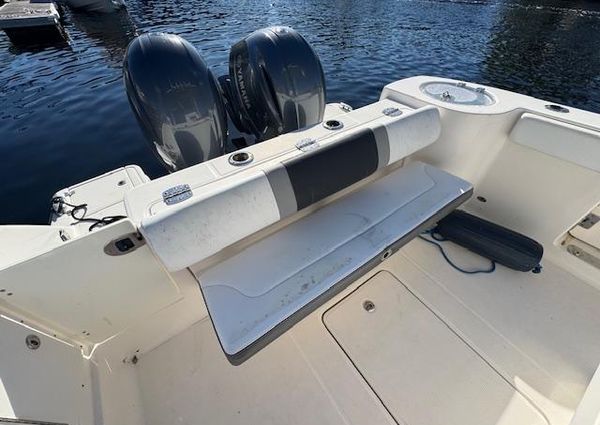 Robalo R272-CENTER-CONSOLE image