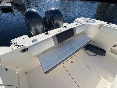 Robalo R272-CENTER-CONSOLE image