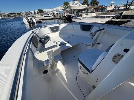 Robalo R272-CENTER-CONSOLE image