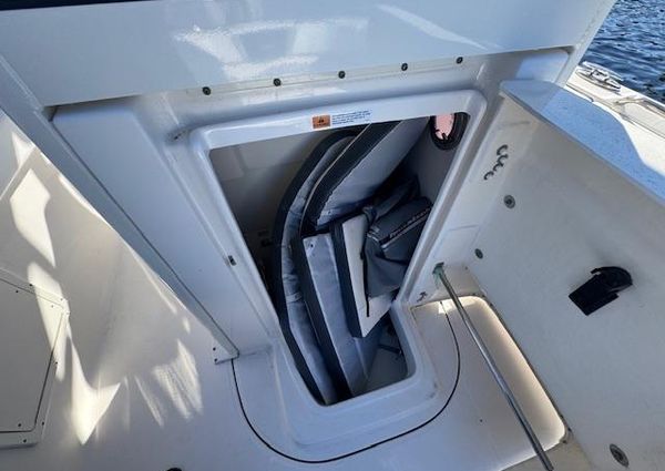 Robalo R272-CENTER-CONSOLE image