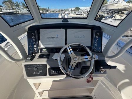 Robalo R272-CENTER-CONSOLE image