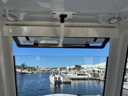 Robalo R272-CENTER-CONSOLE image