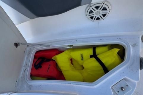 Robalo R272-CENTER-CONSOLE image