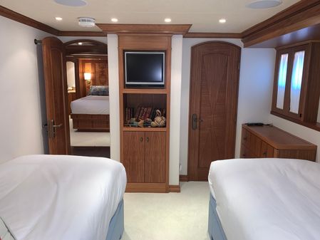 Burger 106 Raised Pilothouse image