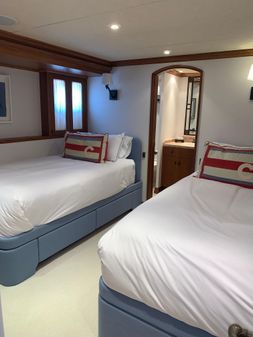Burger 106 Raised Pilothouse image