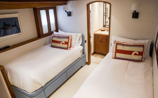 Burger 106 Raised Pilothouse image