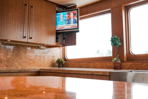 Burger 106 Raised Pilothouse image