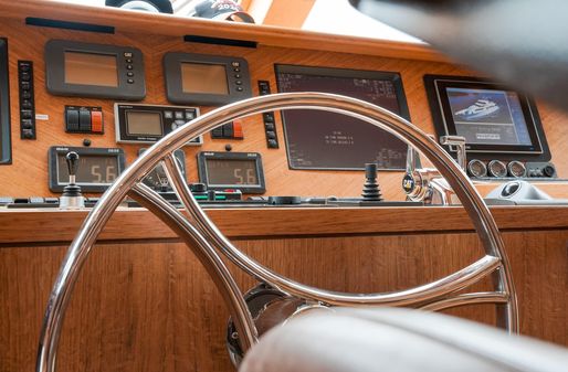 Burger 106 Raised Pilothouse image