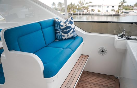 Burger 106 Raised Pilothouse image