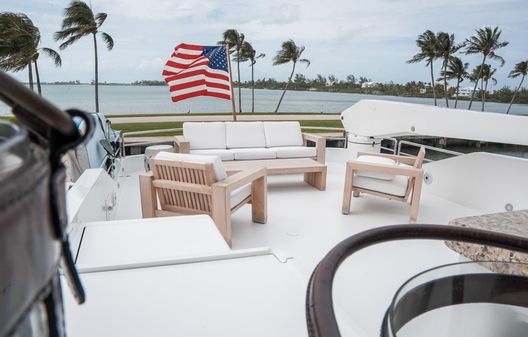 Burger 106 Raised Pilothouse image